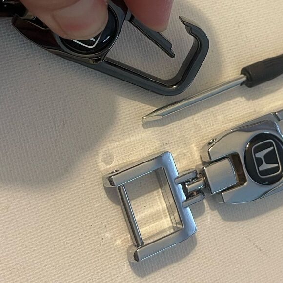 Honda Logo Key Fob Keychain in Metal Set of 2 NWT - Picture 5 of 6